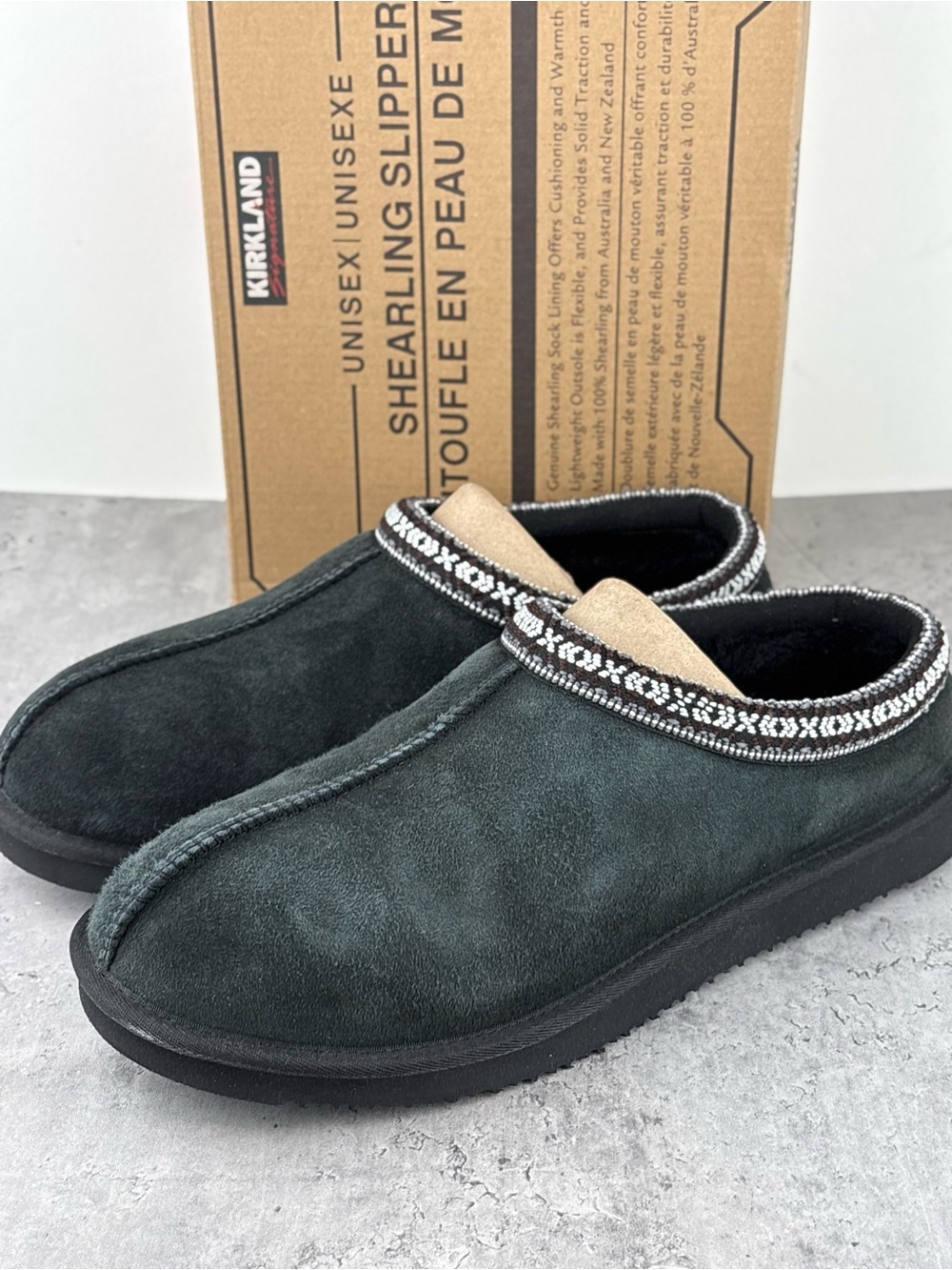 kirkland Signature shearling slippers Mens 11 Women’s 12 Black Worn Once Black - Picture 2 of 6